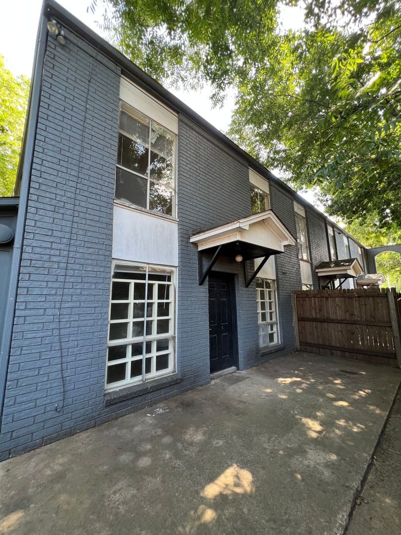Denton Apartment: 912 North Bell Avenue