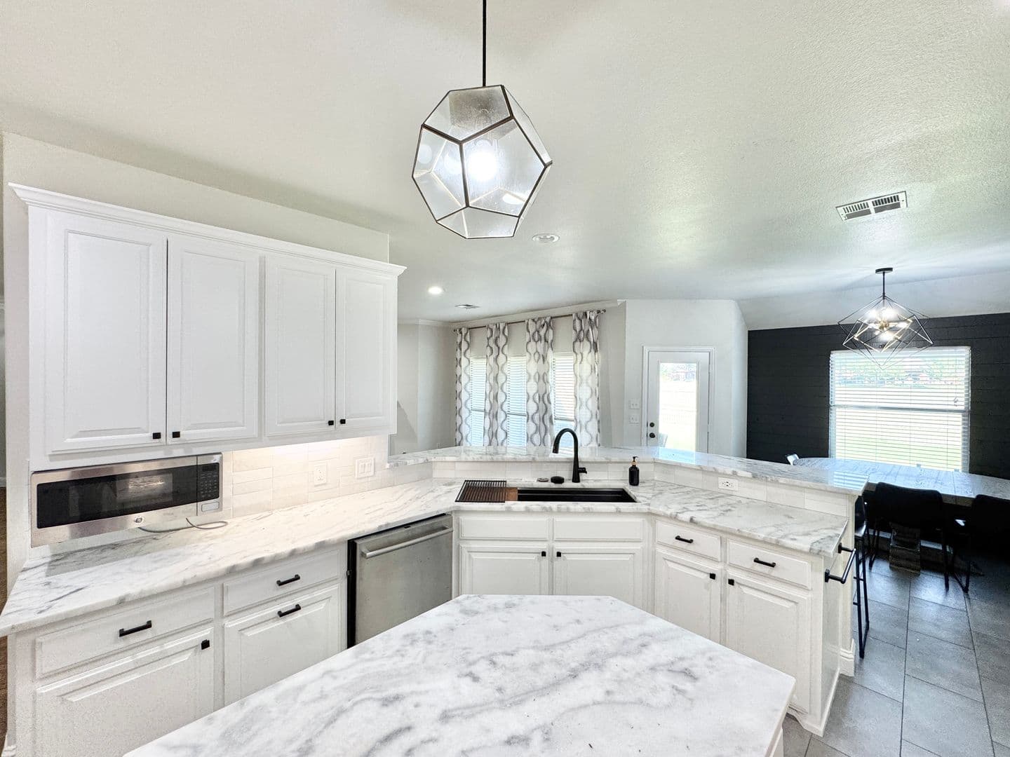 Argyle House: 124 Country Lakes Blvd