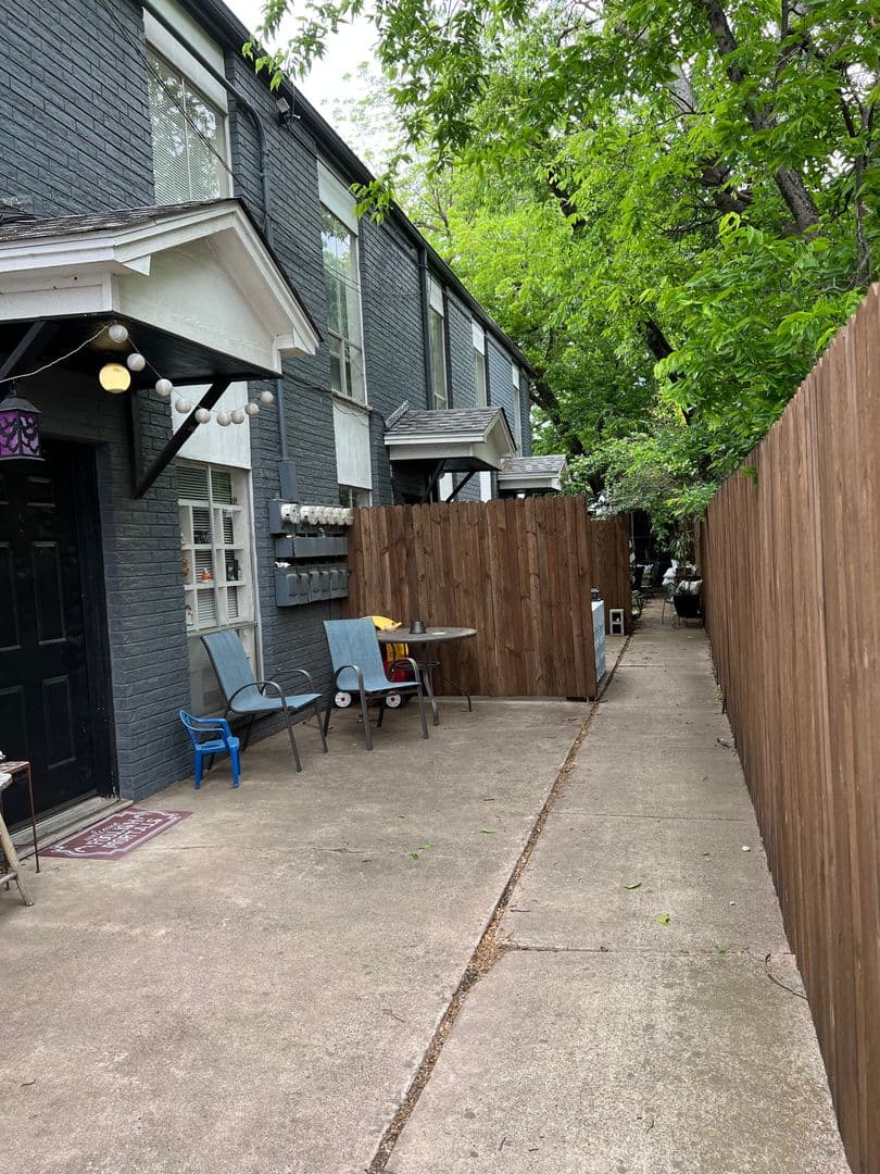 Denton Apartment: 912 North Bell Avenue