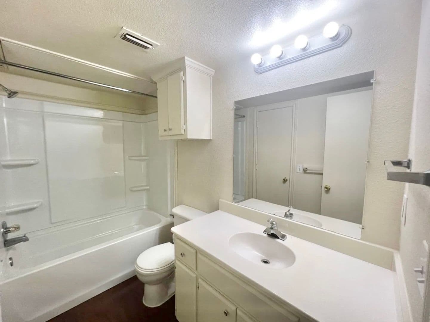 Denton Apartment: 932 Fannin Street