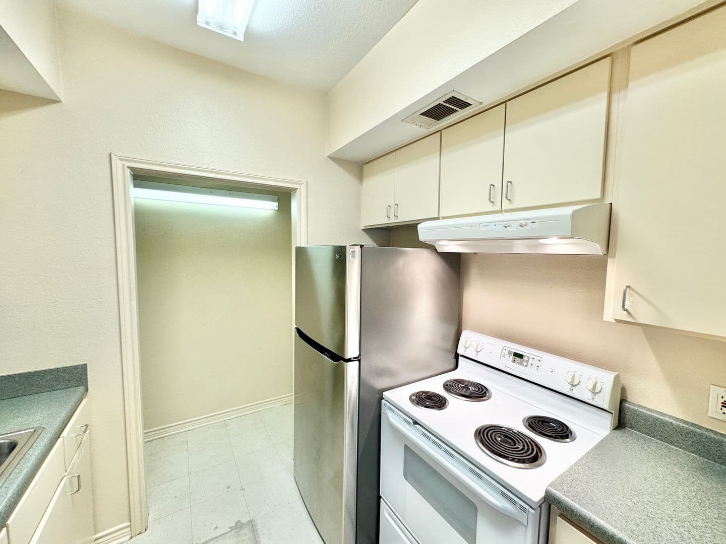 Denton Apartment: 631 Texas Street