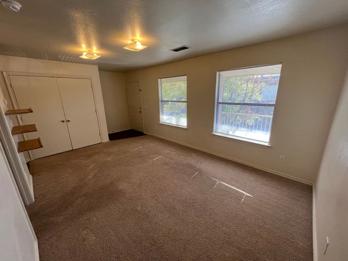 Denton Apartment: 932 Fannin Street