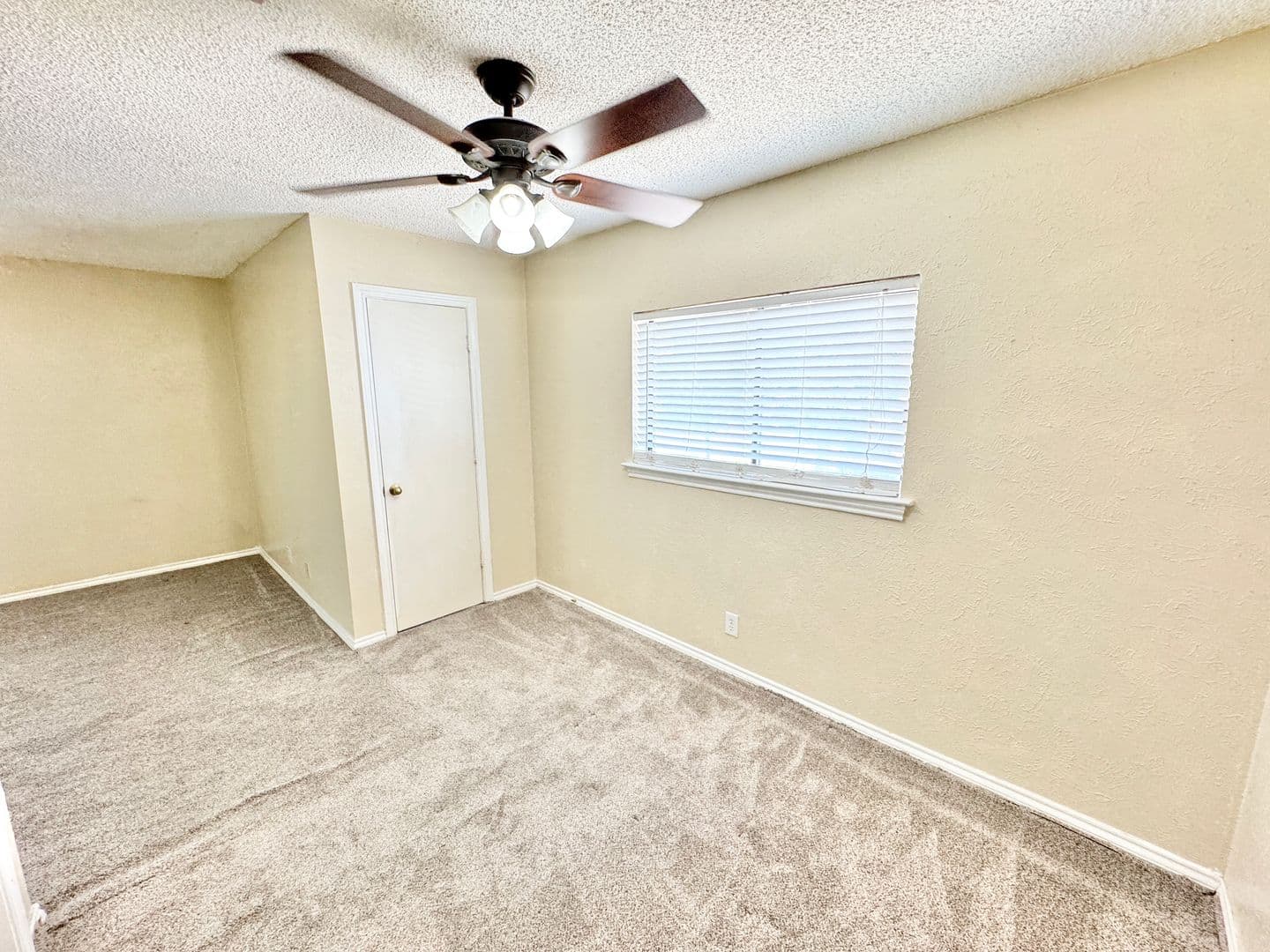 Denton Apartment: 918 W Chestnut