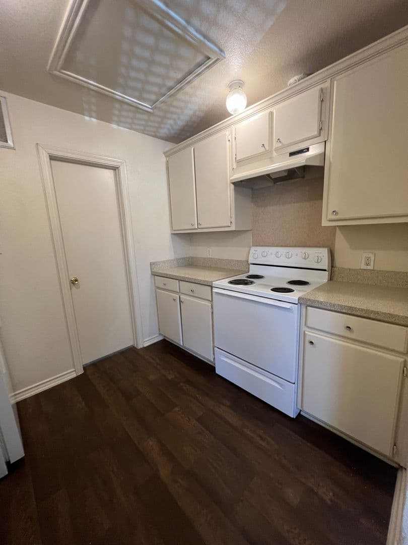 Denton Apartment: 932 Fannin Street