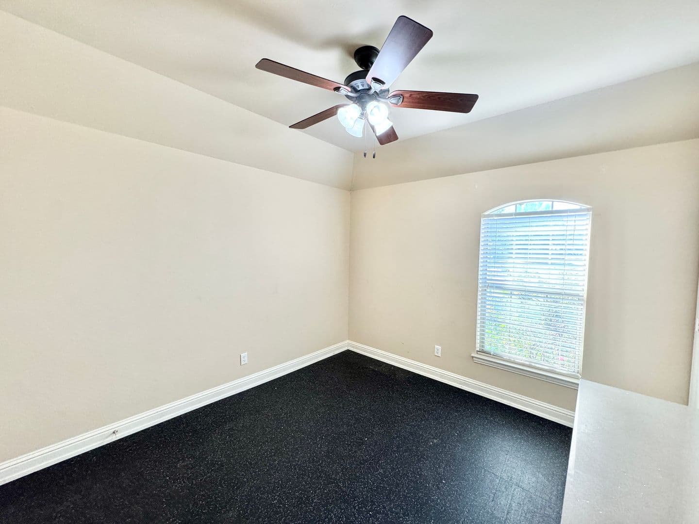Argyle House: 124 Country Lakes Blvd