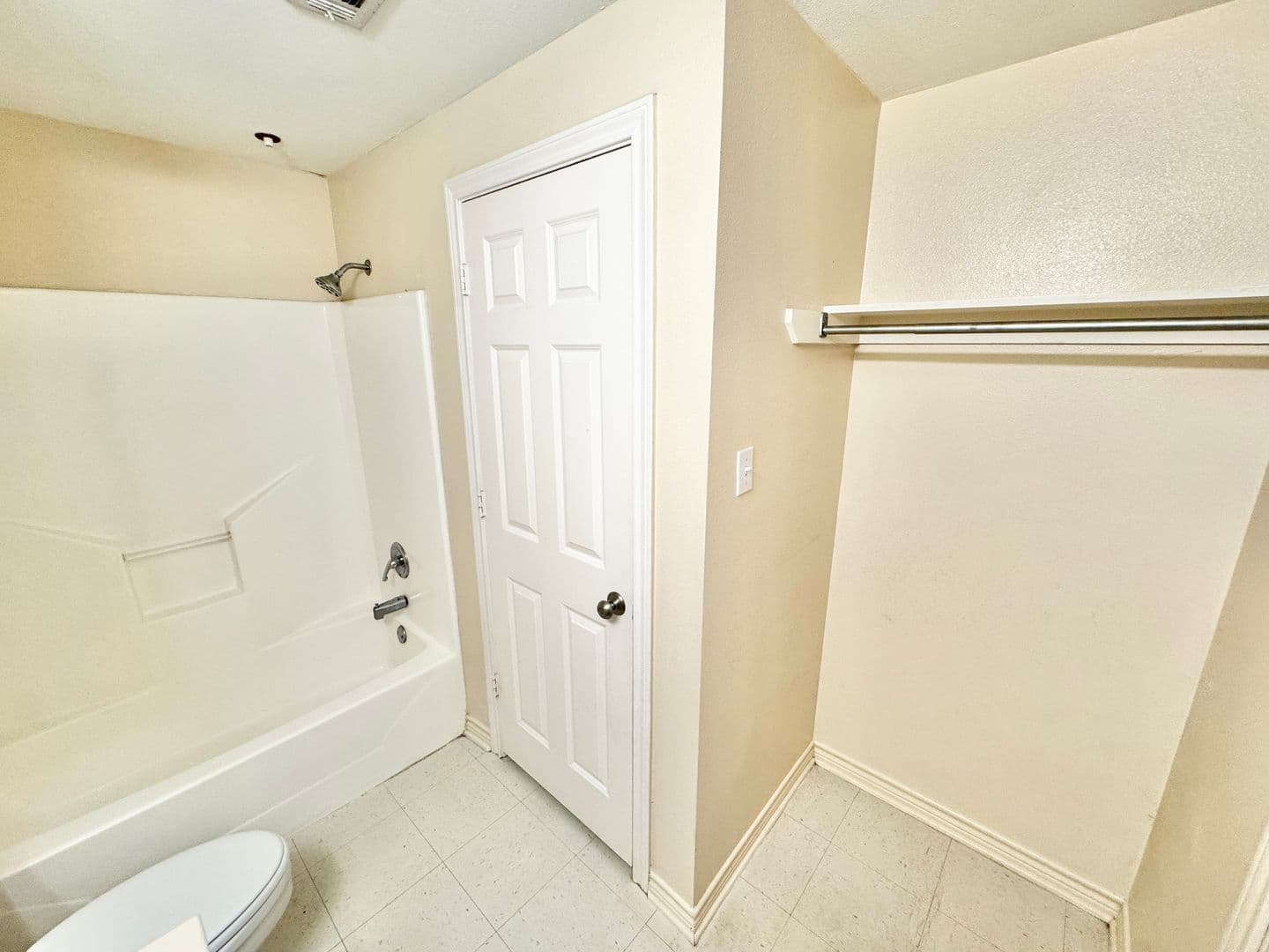 Denton Apartment: 631 Texas Street