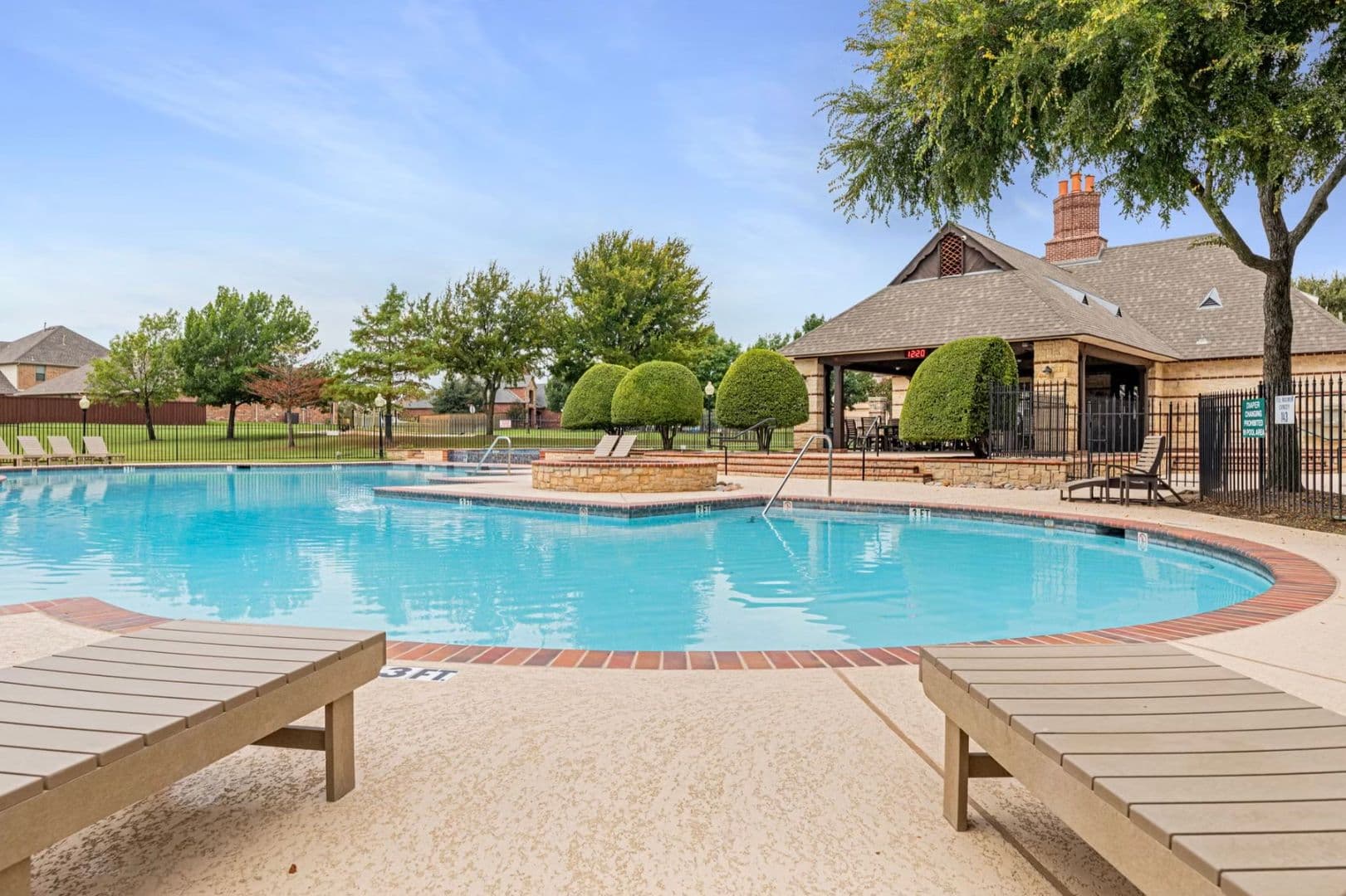 Argyle House: 124 Country Lakes Blvd