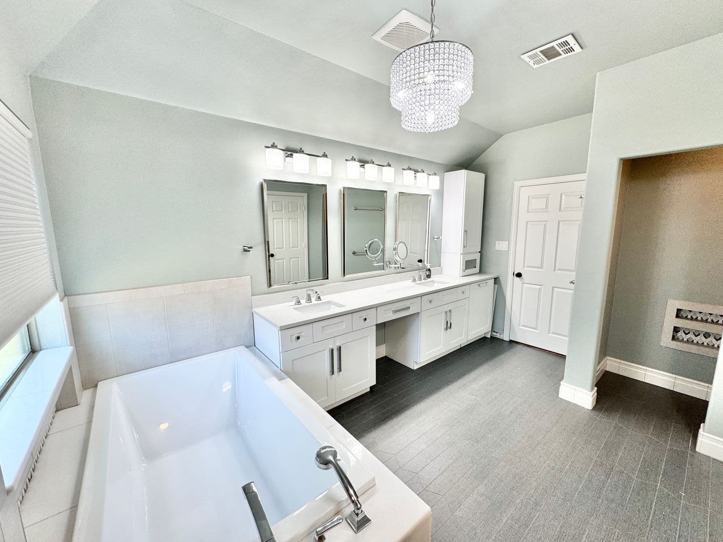 Argyle House: 124 Country Lakes Blvd