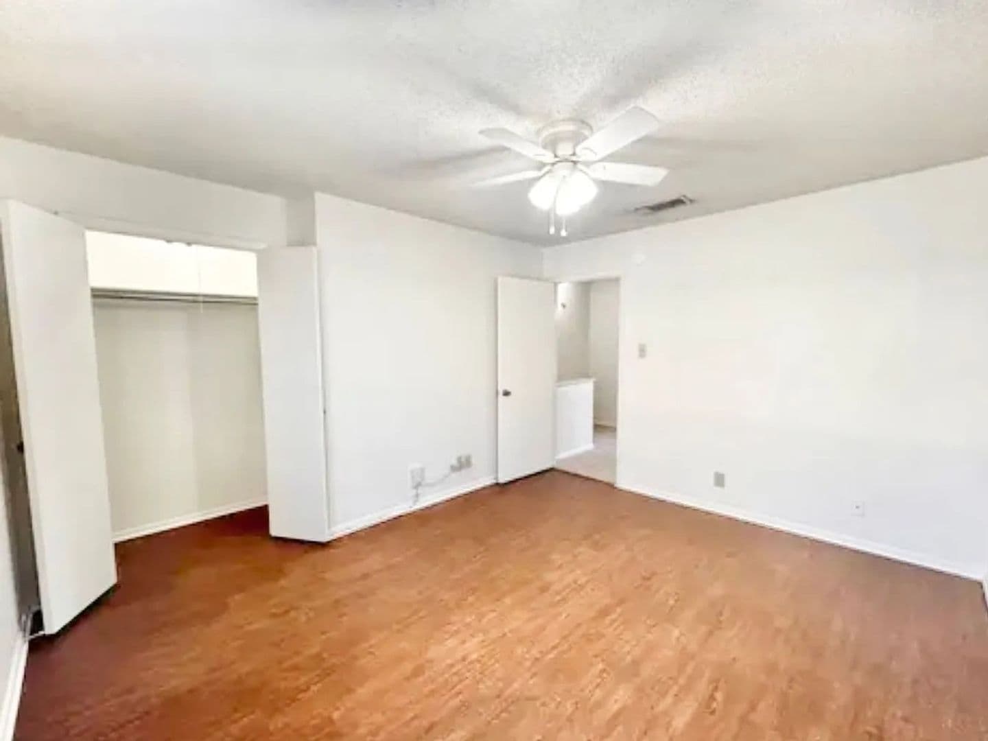 Denton Apartment: 100 & 104 Avenue D