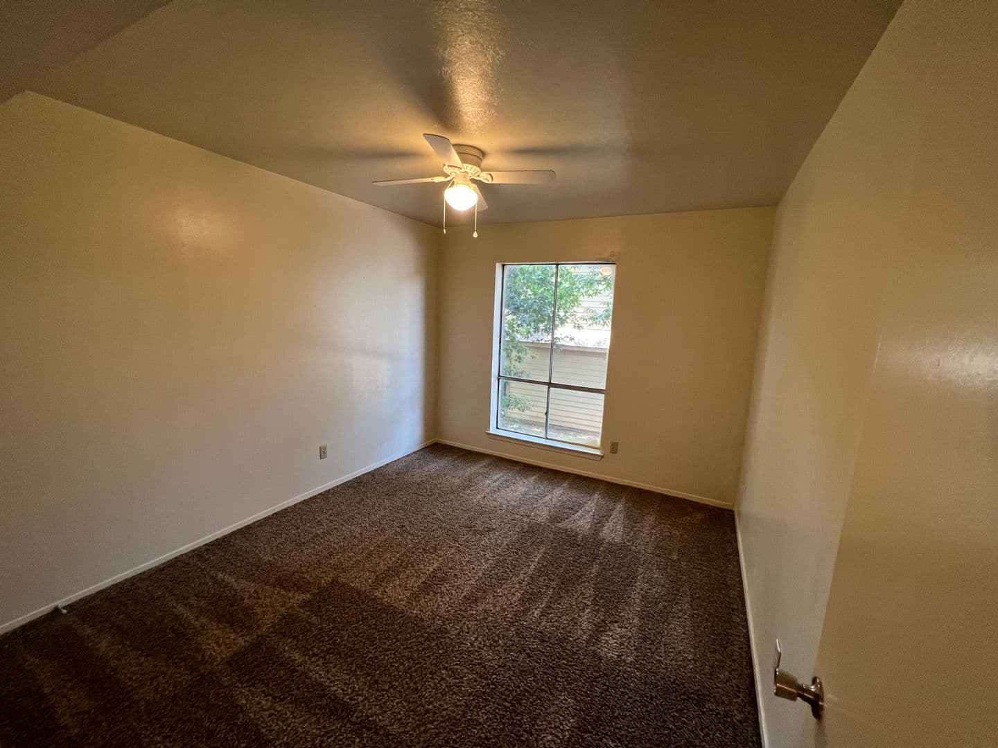 Denton Apartment: 912 North Bell Avenue