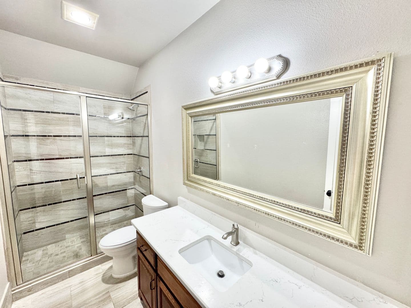 Argyle House: 124 Country Lakes Blvd