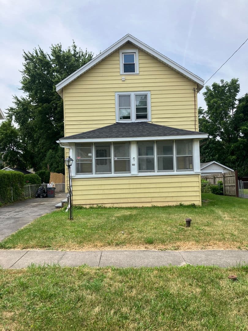 Syracuse House: 335 Willumae Dr