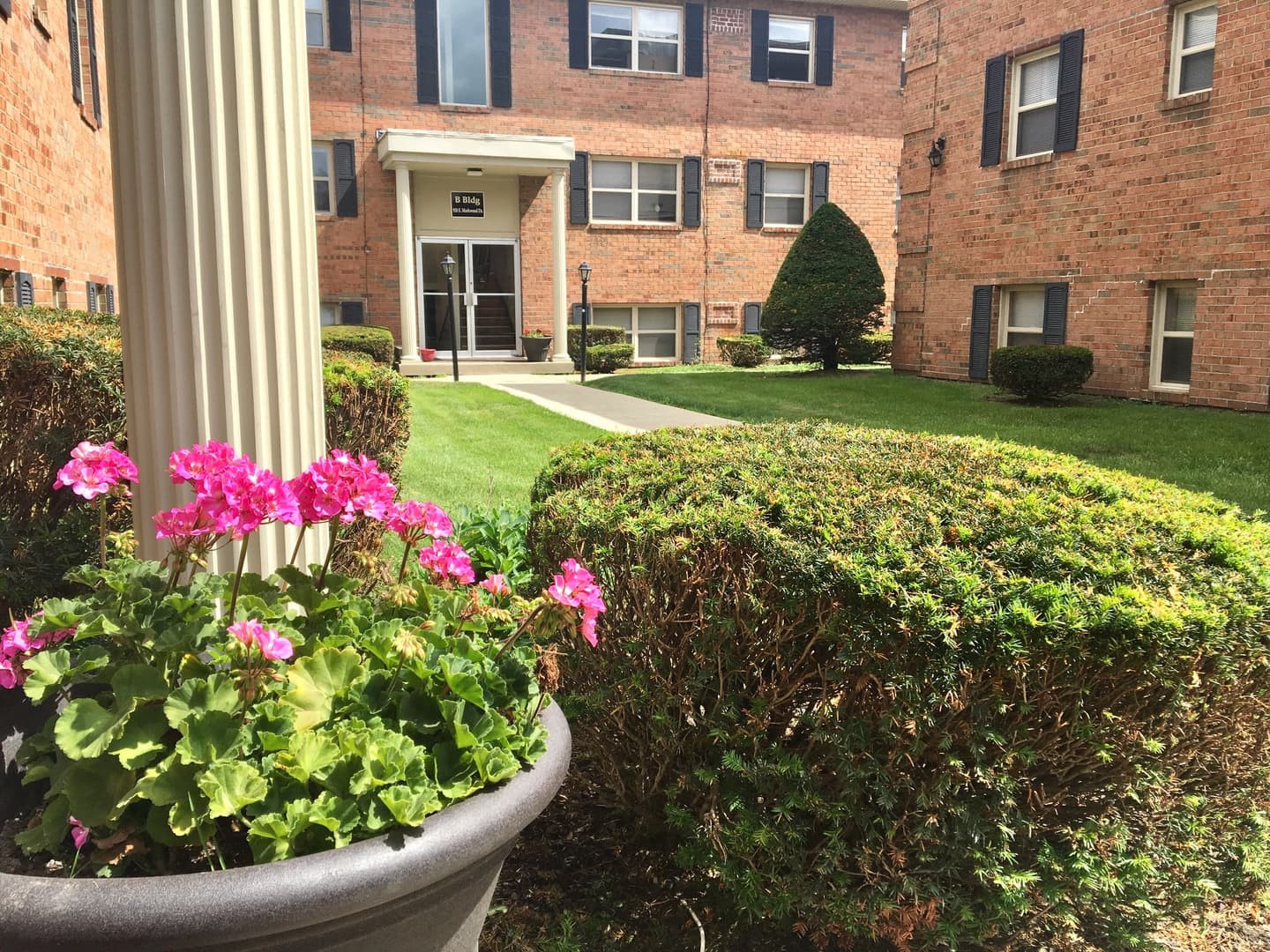 INDIANAPOLIS Apartment: 920 E MARKWOOD AVENUE