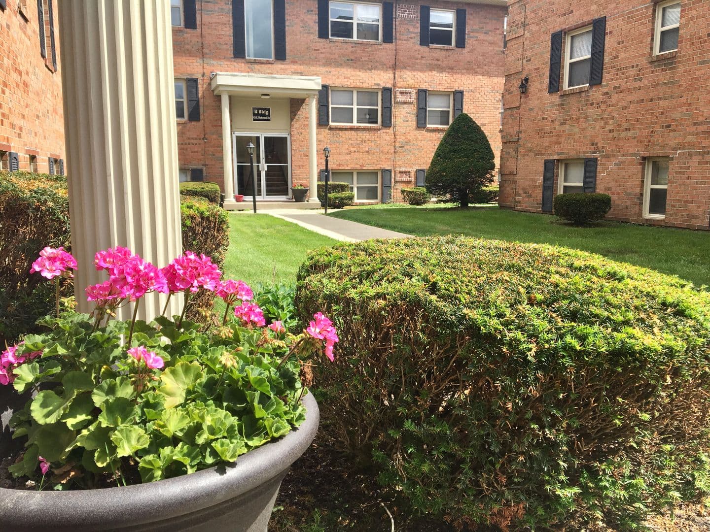 INDIANAPOLIS Apartment: 920 E MARKWOOD AVENUE