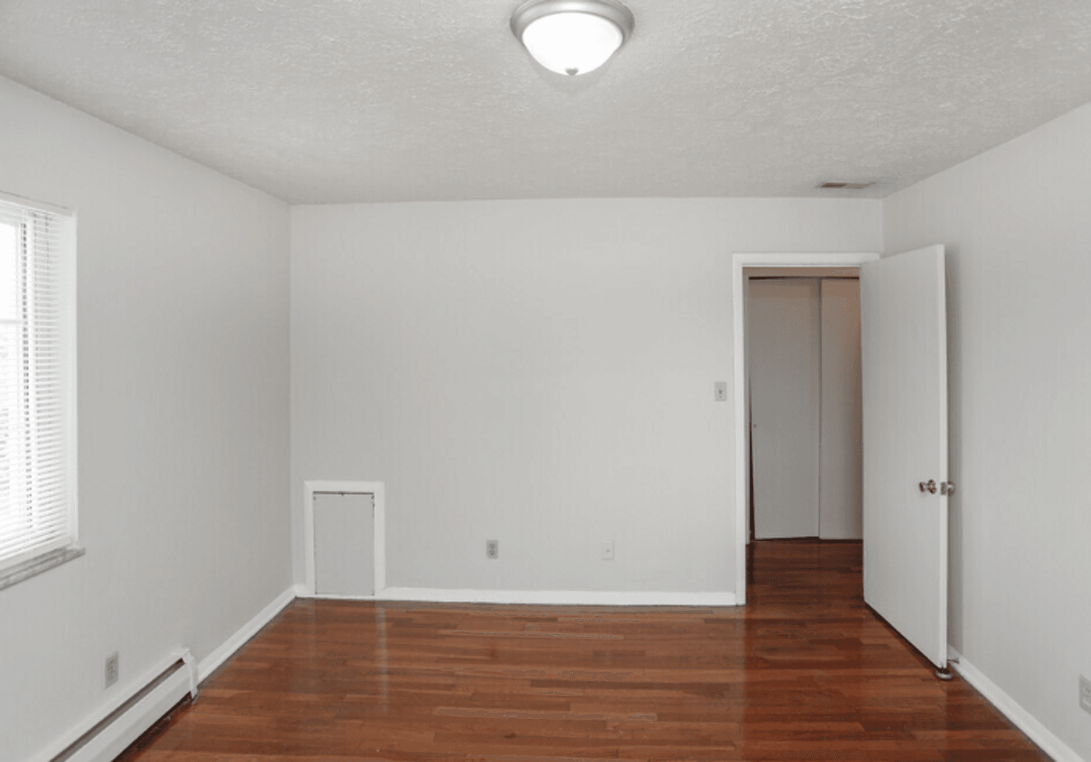 INDIANAPOLIS Apartment: 7155 EAST 21ST STREET