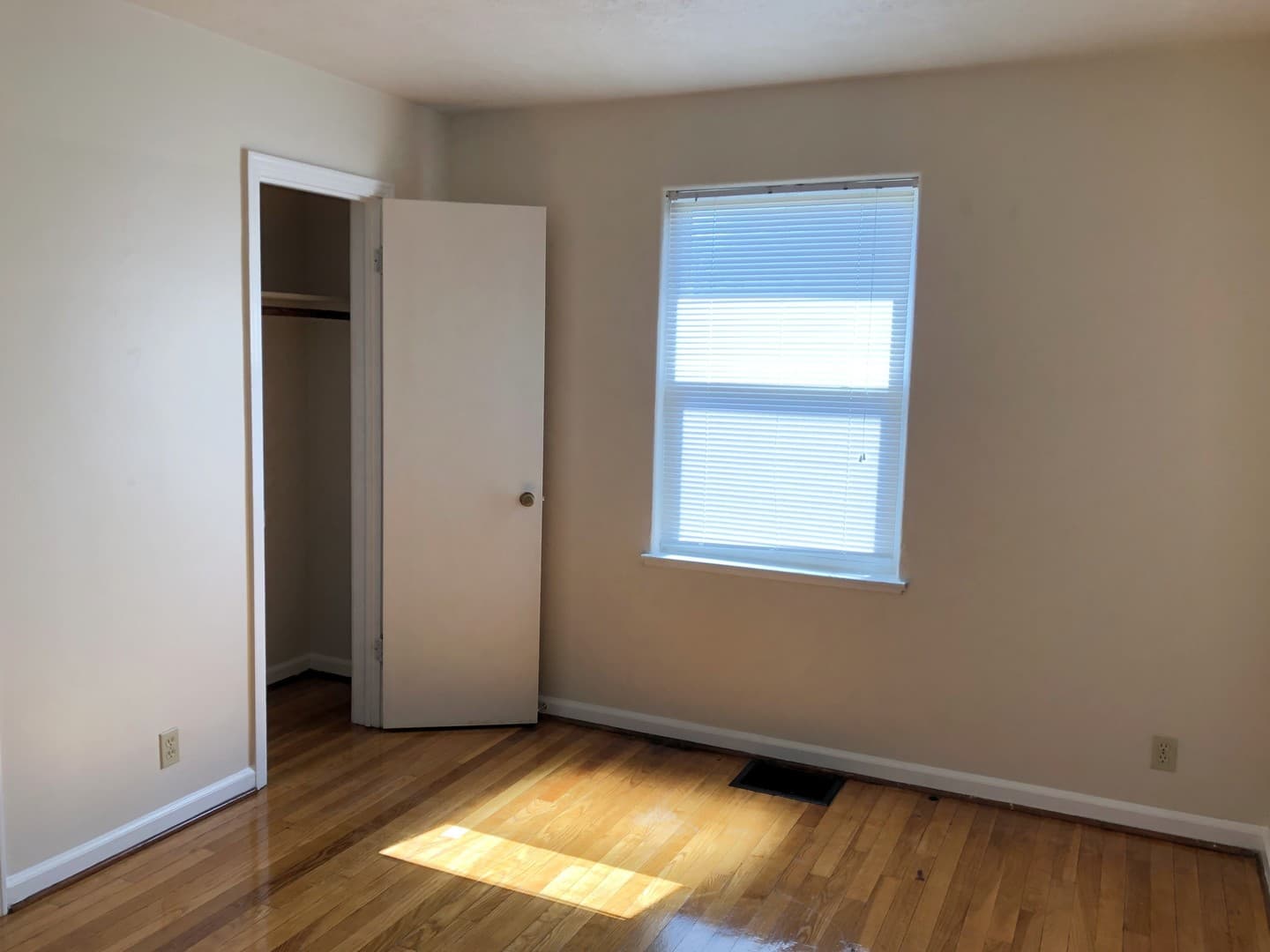 INDIANAPOLIS Apartment: 4525 Indianola Ave.