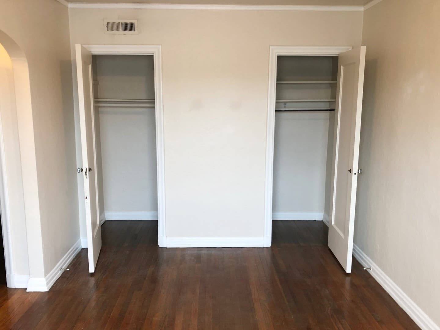 INDIANAPOLIS Apartment: 37 - 57 E 38TH STREET, BARRINGTON APARTMENTS