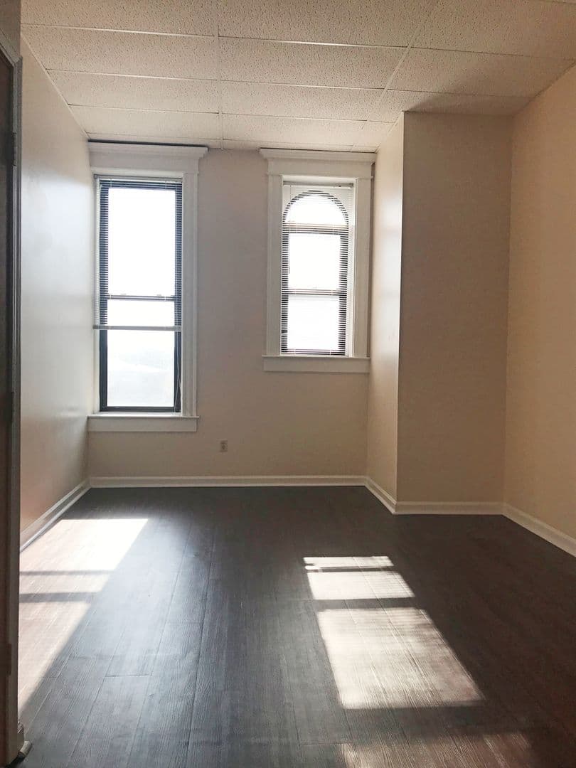 INDIANAPOLIS Apartment: 1350 N MERIDIAN STREET