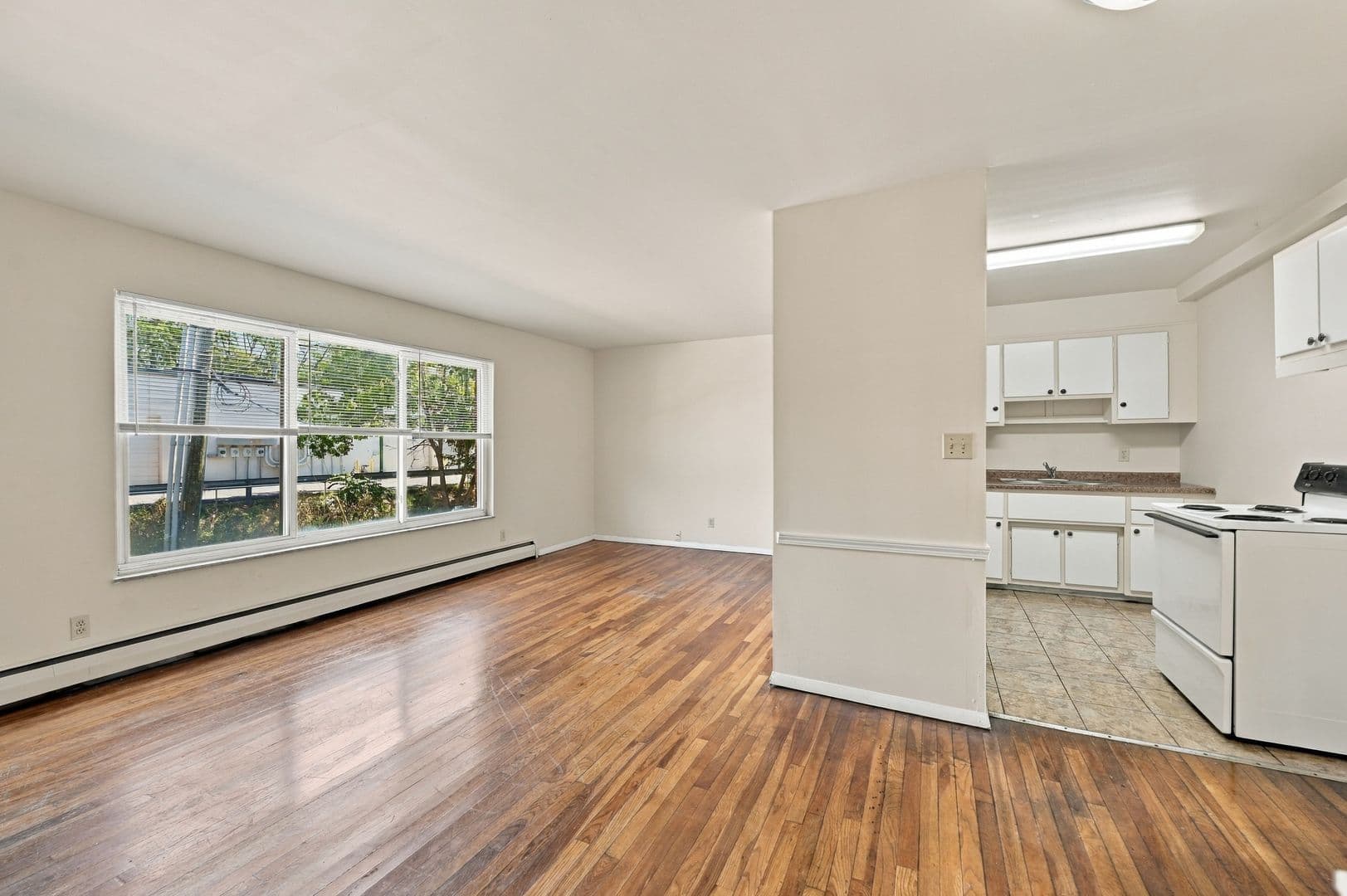 INDIANAPOLIS Apartment: 7155 EAST 21ST STREET