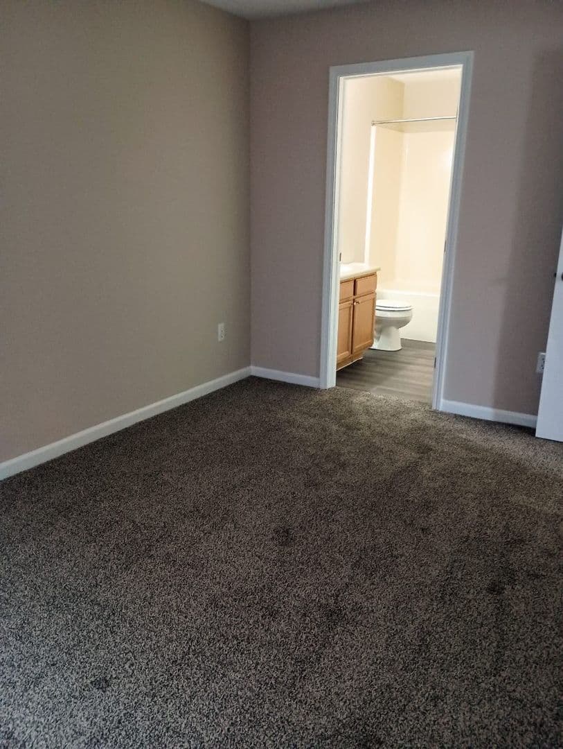 MARTINSVILLE Apartment: 388 COUNTRY VIEW COURT