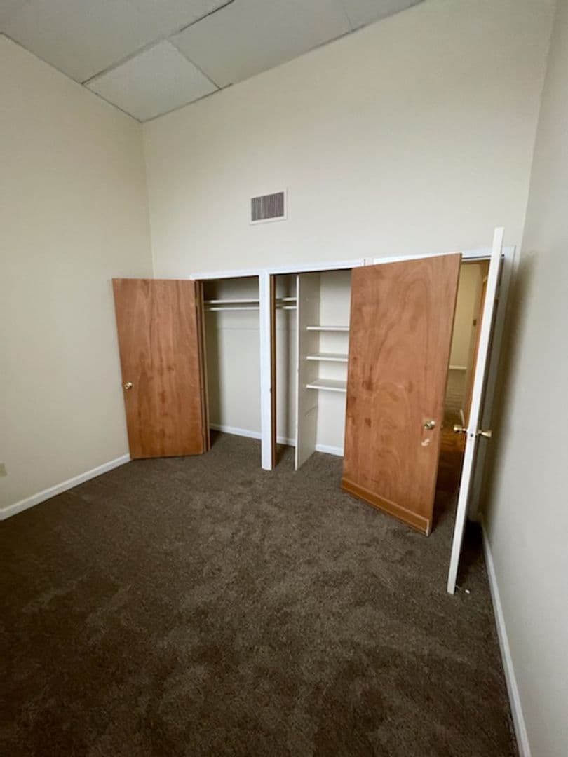 INDIANAPOLIS Apartment: 1350 N MERIDIAN STREET