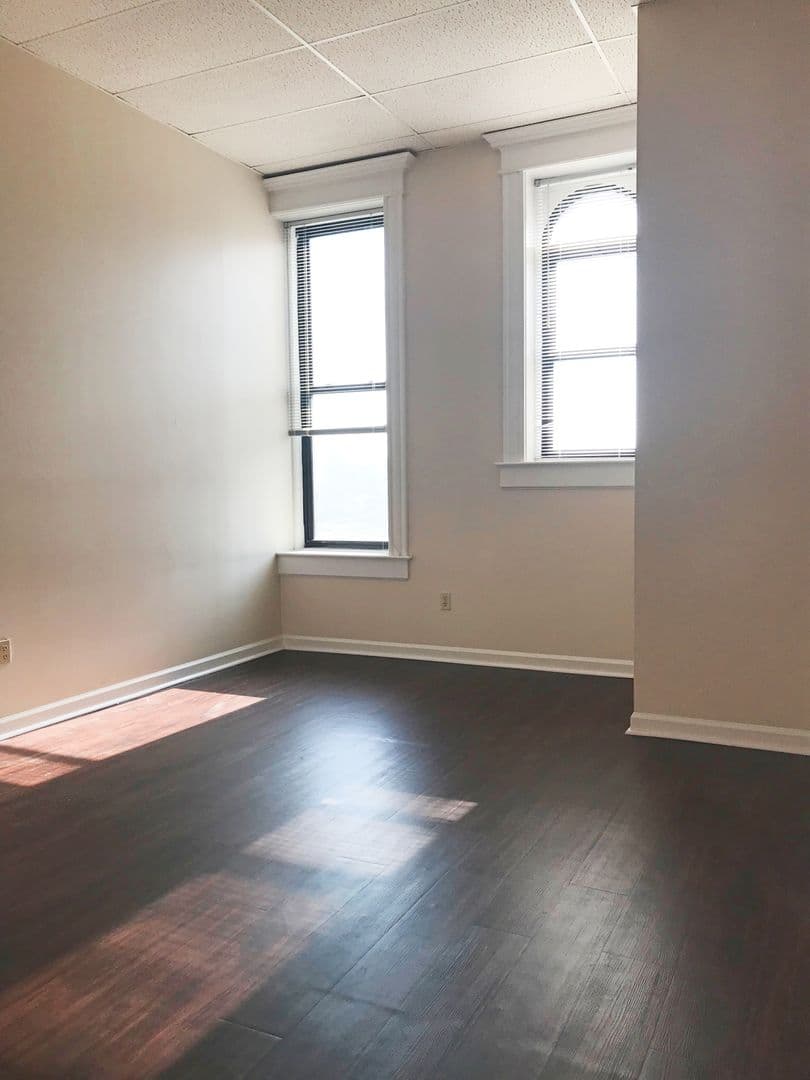 INDIANAPOLIS Apartment: 1350 N MERIDIAN STREET