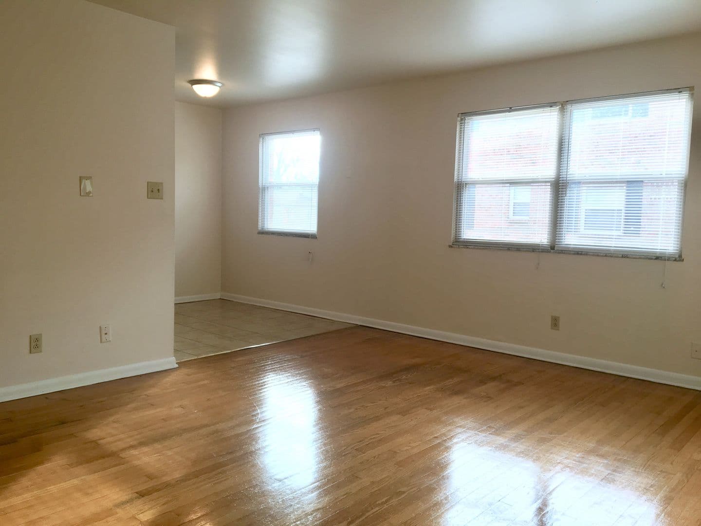 INDIANAPOLIS Apartment: 920 E MARKWOOD AVENUE