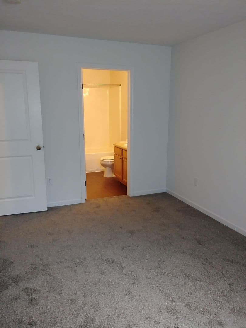 MARTINSVILLE Apartment: 388 COUNTRY VIEW COURT
