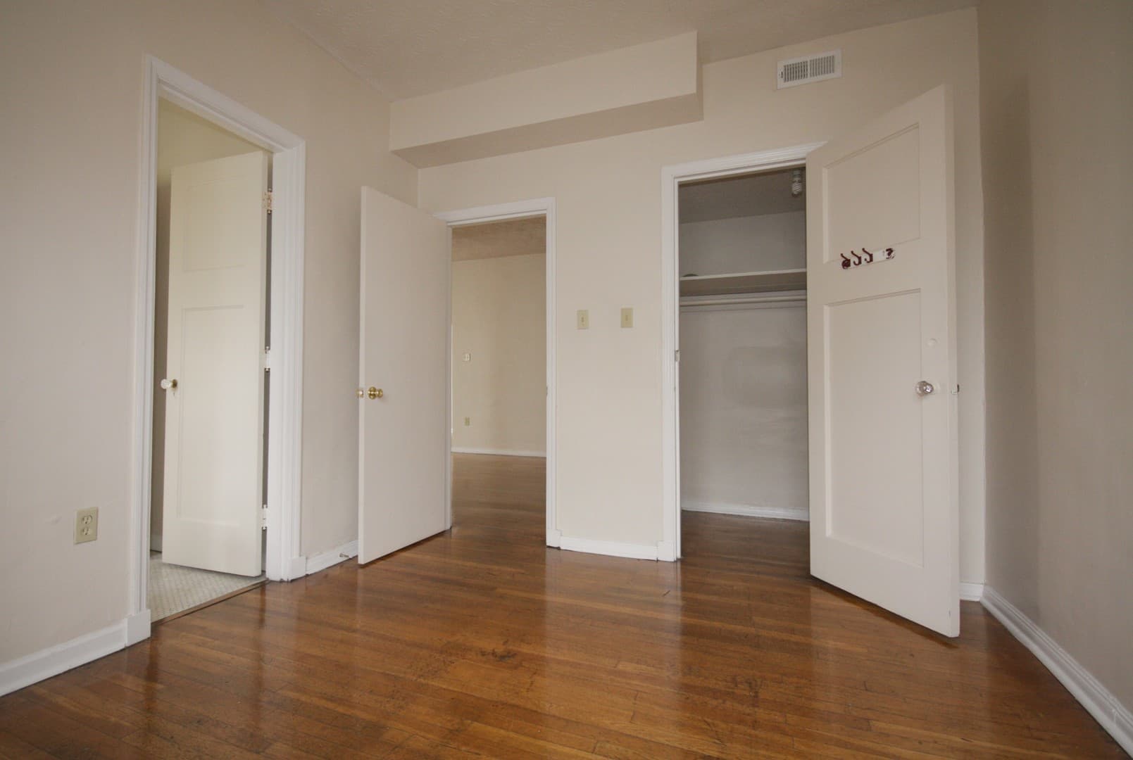 INDIANAPOLIS Apartment: 3536 N MERIDIAN STREET