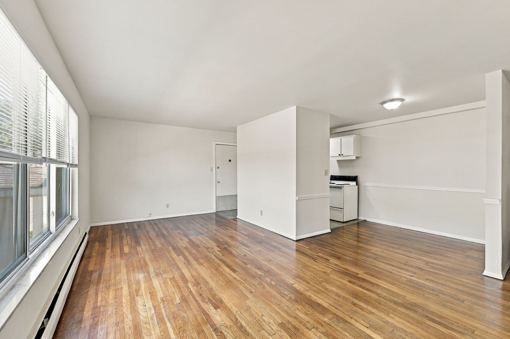 INDIANAPOLIS Apartment: 7155 EAST 21ST STREET