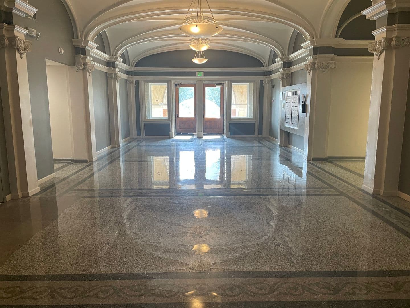 INDIANAPOLIS Apartment: 1350 N MERIDIAN STREET