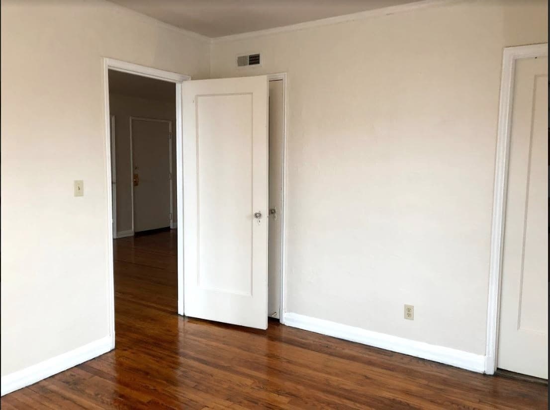 INDIANAPOLIS Apartment: 37 - 57 E 38TH STREET, BARRINGTON APARTMENTS