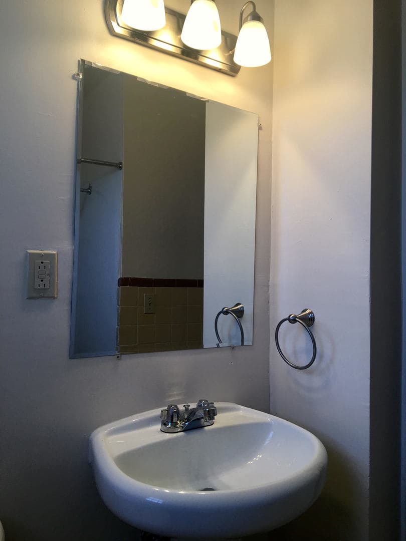 INDIANAPOLIS Apartment: 920 E MARKWOOD AVENUE