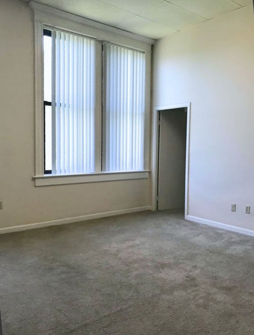INDIANAPOLIS Apartment: 1350 N MERIDIAN STREET