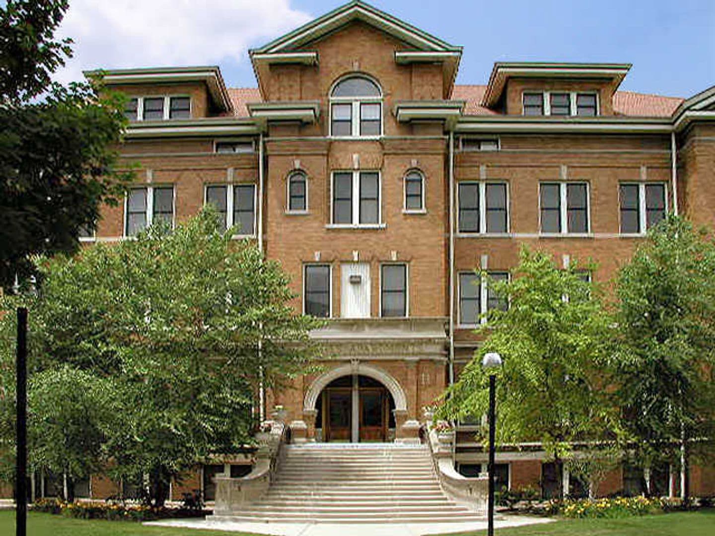 INDIANAPOLIS Apartment: 1350 N MERIDIAN STREET