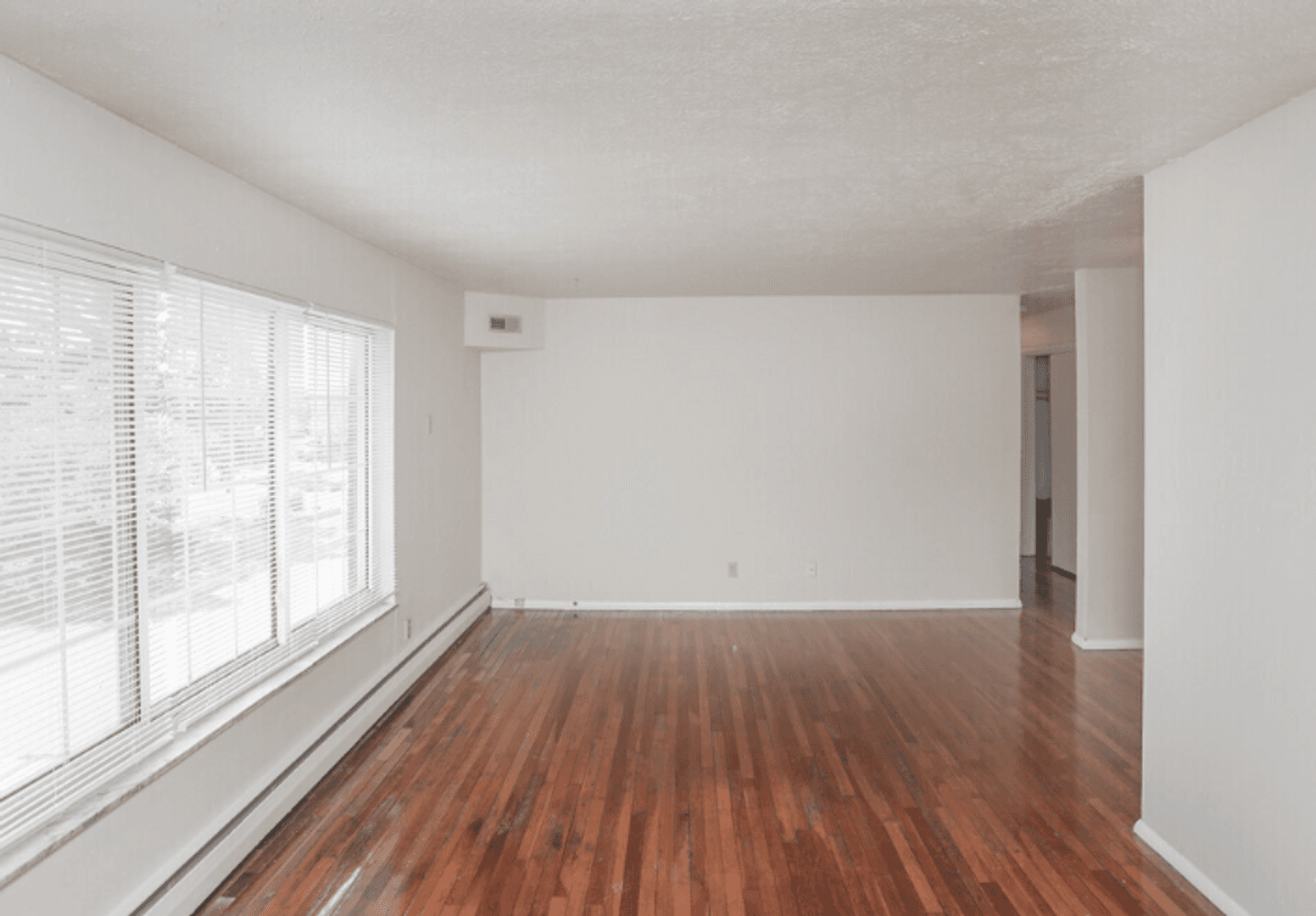 INDIANAPOLIS Apartment: 7155 EAST 21ST STREET