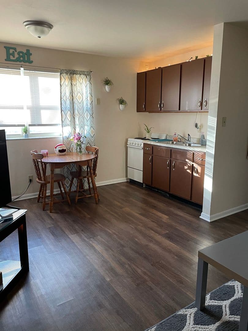 INDIANAPOLIS Apartment: 920 E MARKWOOD AVENUE