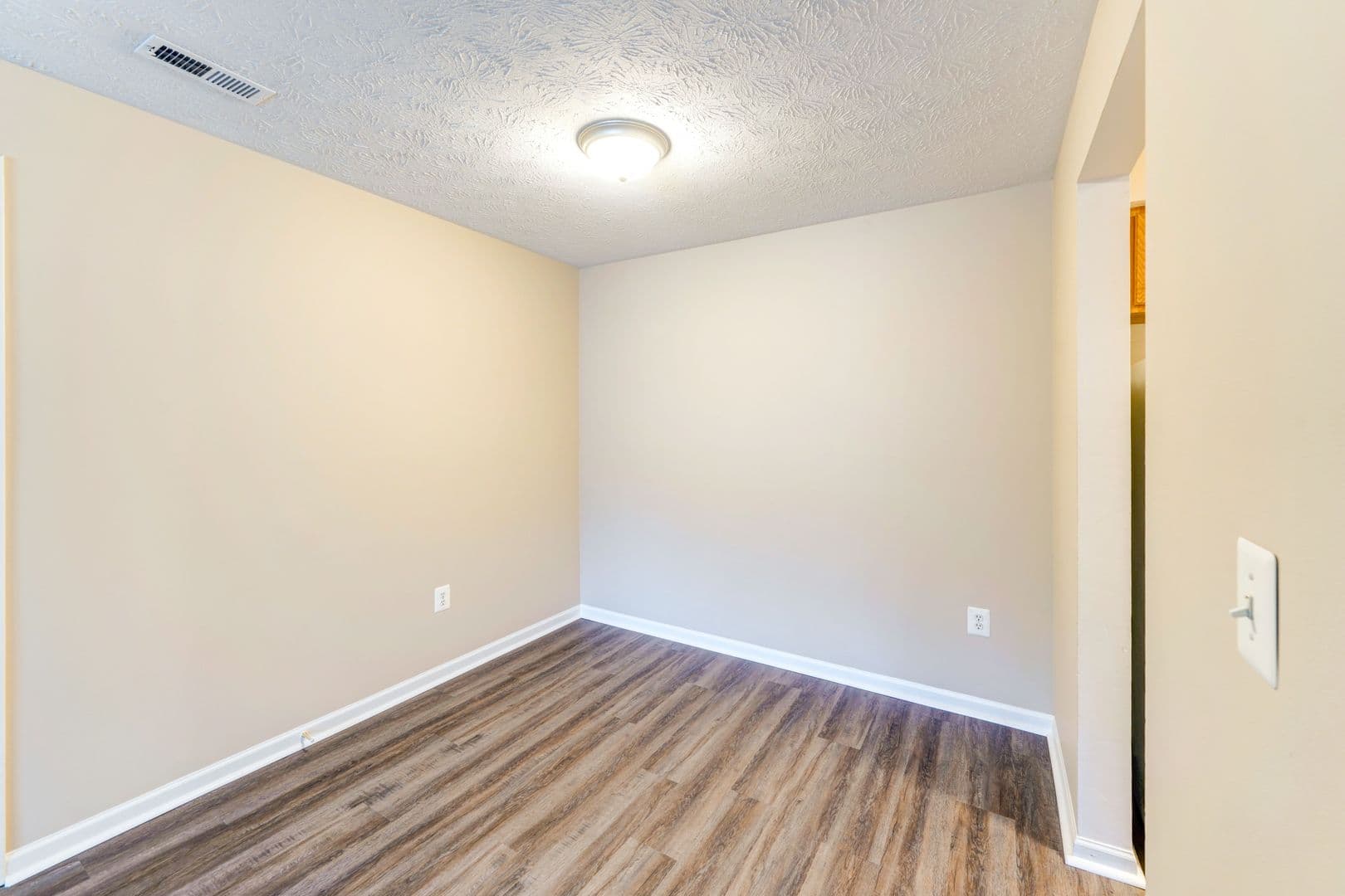MARTINSVILLE Apartment: 388 COUNTRY VIEW COURT