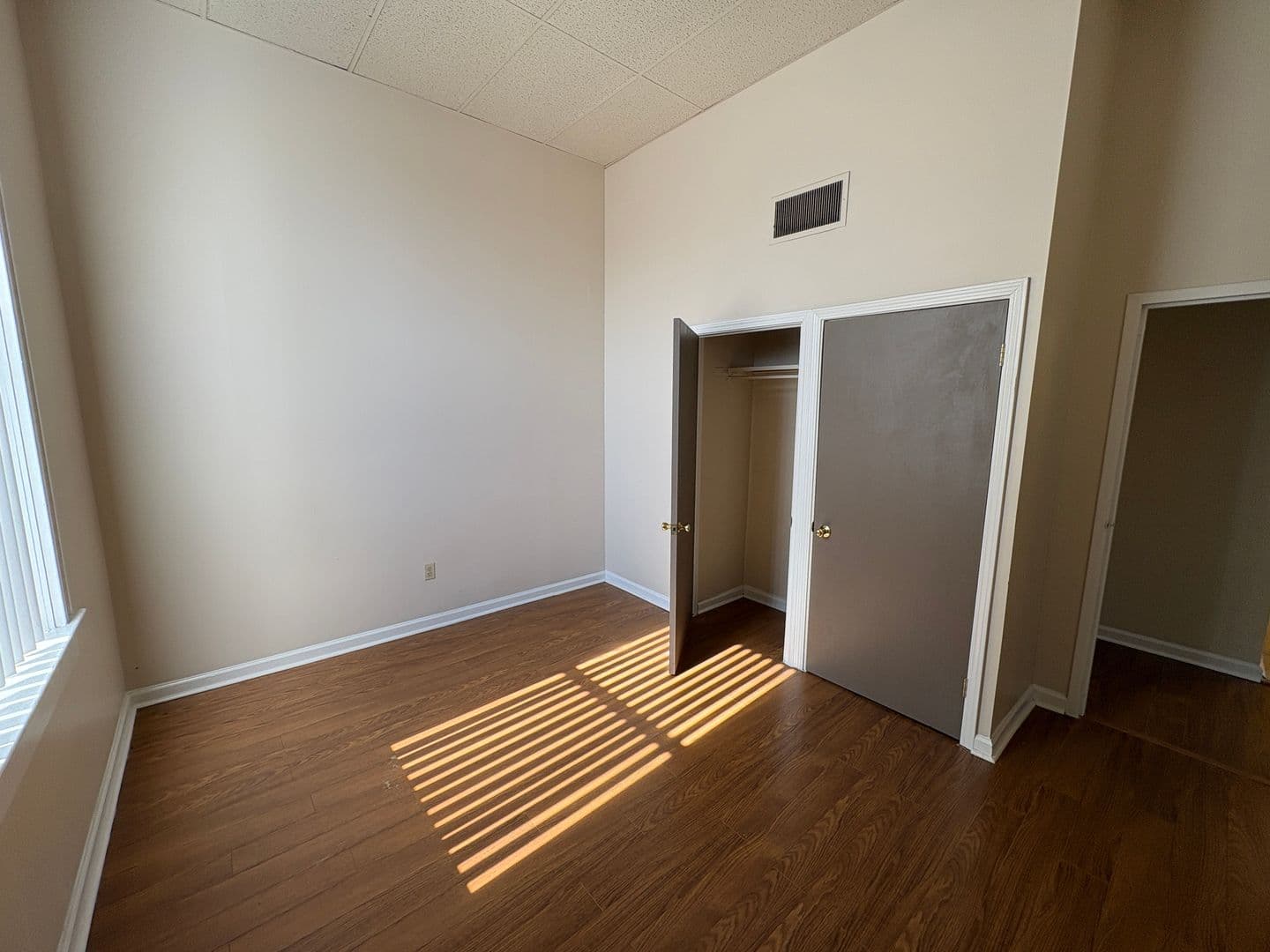 INDIANAPOLIS Apartment: 1350 N MERIDIAN STREET