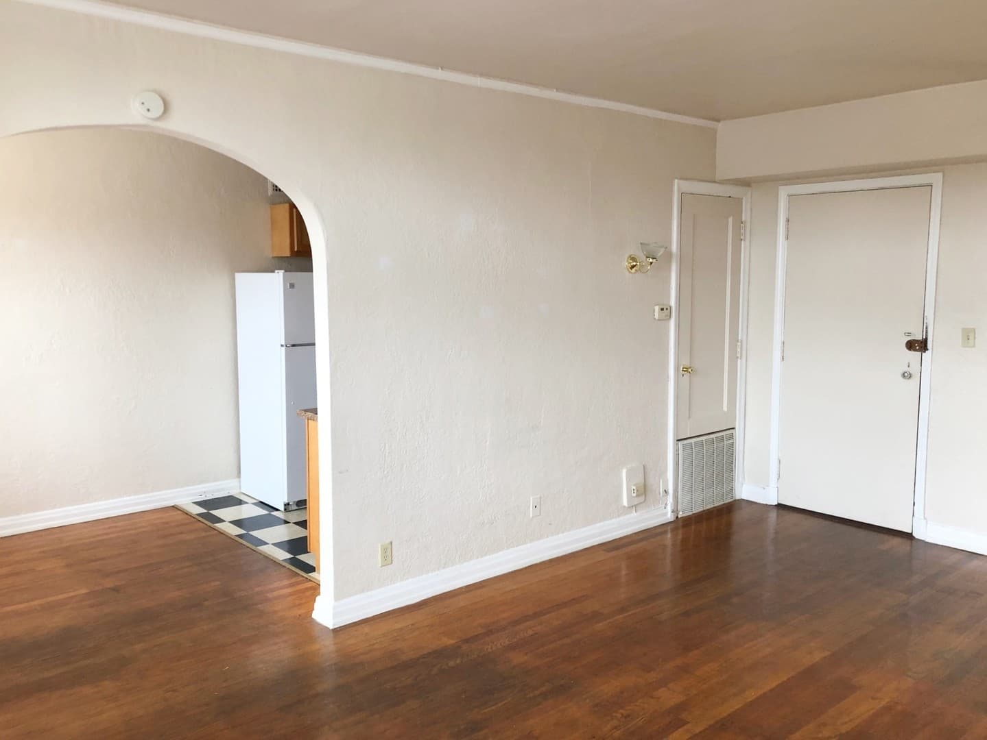INDIANAPOLIS Apartment: 37 - 57 E 38TH STREET, BARRINGTON APARTMENTS
