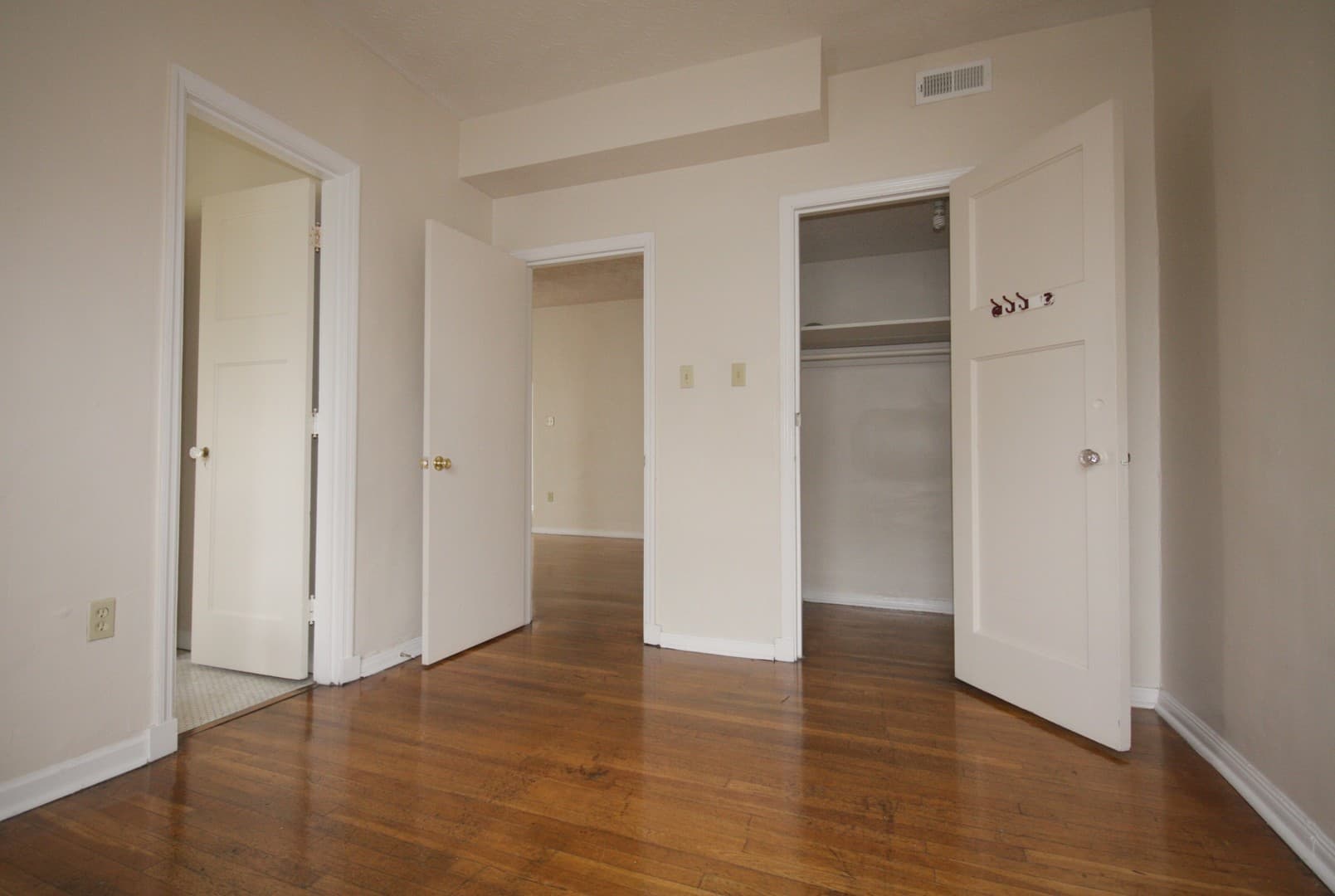 INDIANAPOLIS Apartment: 3536 N MERIDIAN STREET