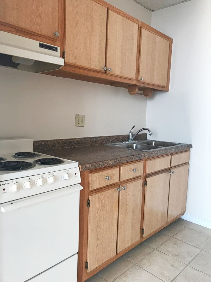 INDIANAPOLIS Apartment: 1350 N MERIDIAN STREET