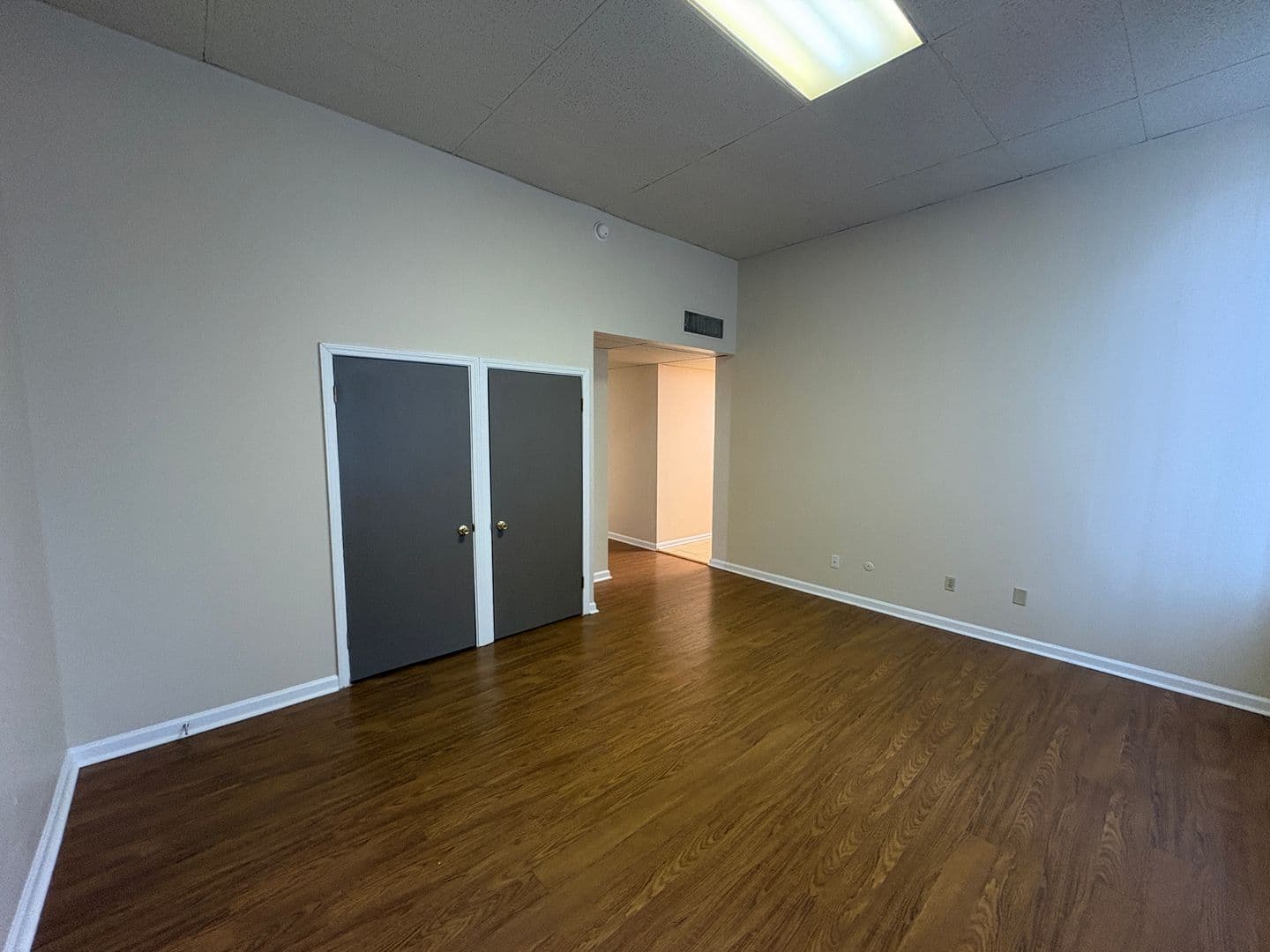 INDIANAPOLIS Apartment: 1350 N MERIDIAN STREET