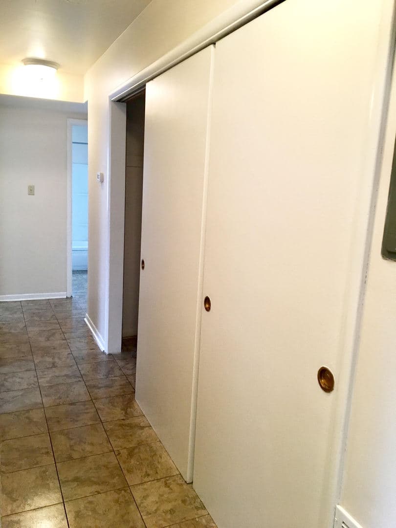 INDIANAPOLIS Apartment: 920 E MARKWOOD AVENUE