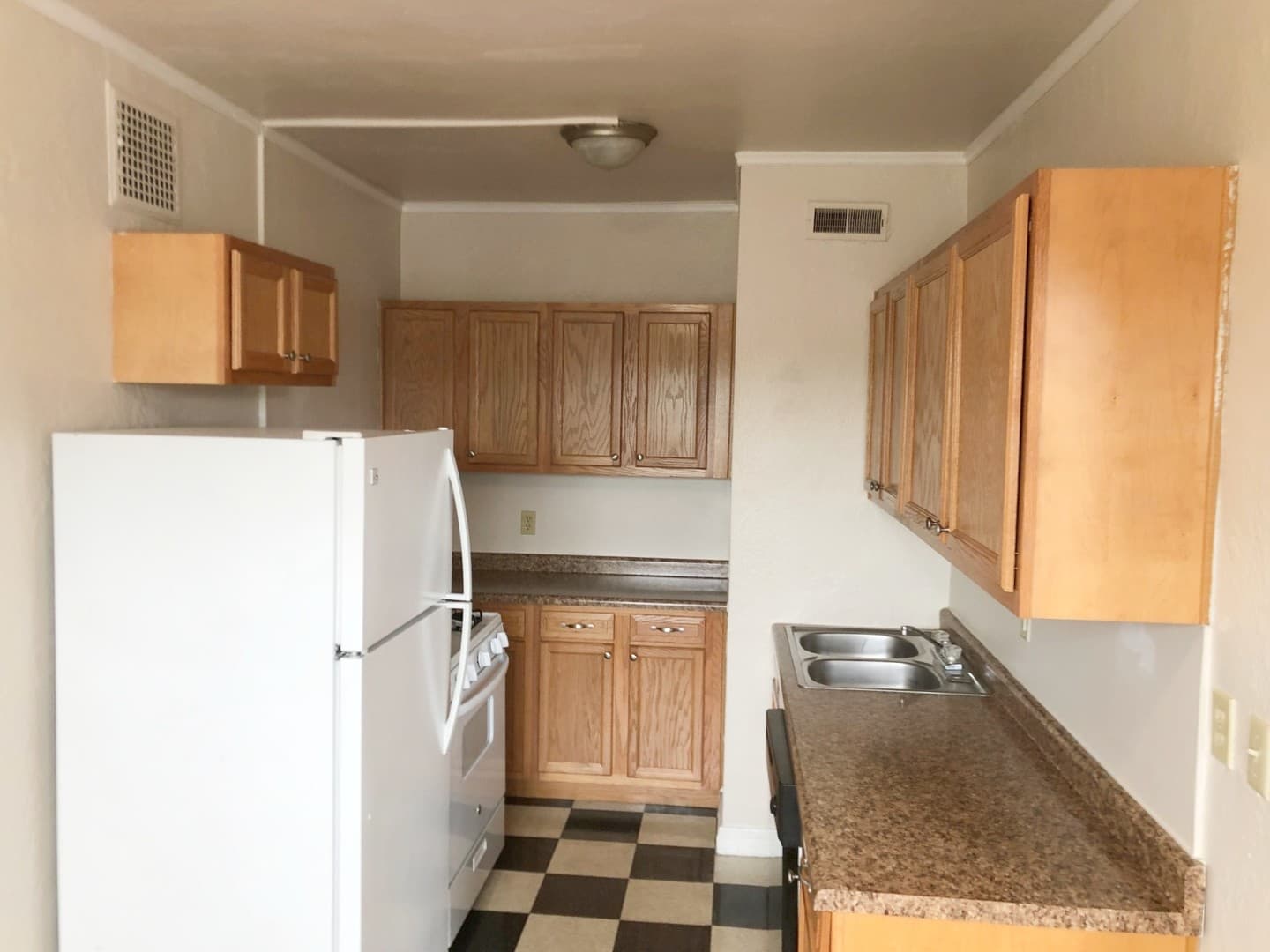 INDIANAPOLIS Apartment: 37 - 57 E 38TH STREET, BARRINGTON APARTMENTS