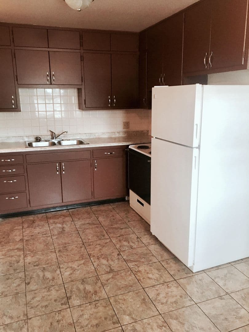INDIANAPOLIS Apartment: 920 E MARKWOOD AVENUE