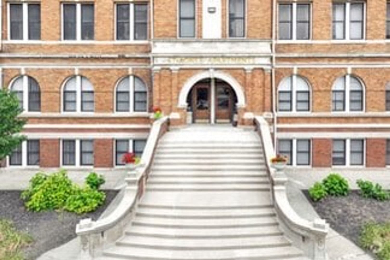 INDIANAPOLIS Apartment: 1350 N MERIDIAN STREET