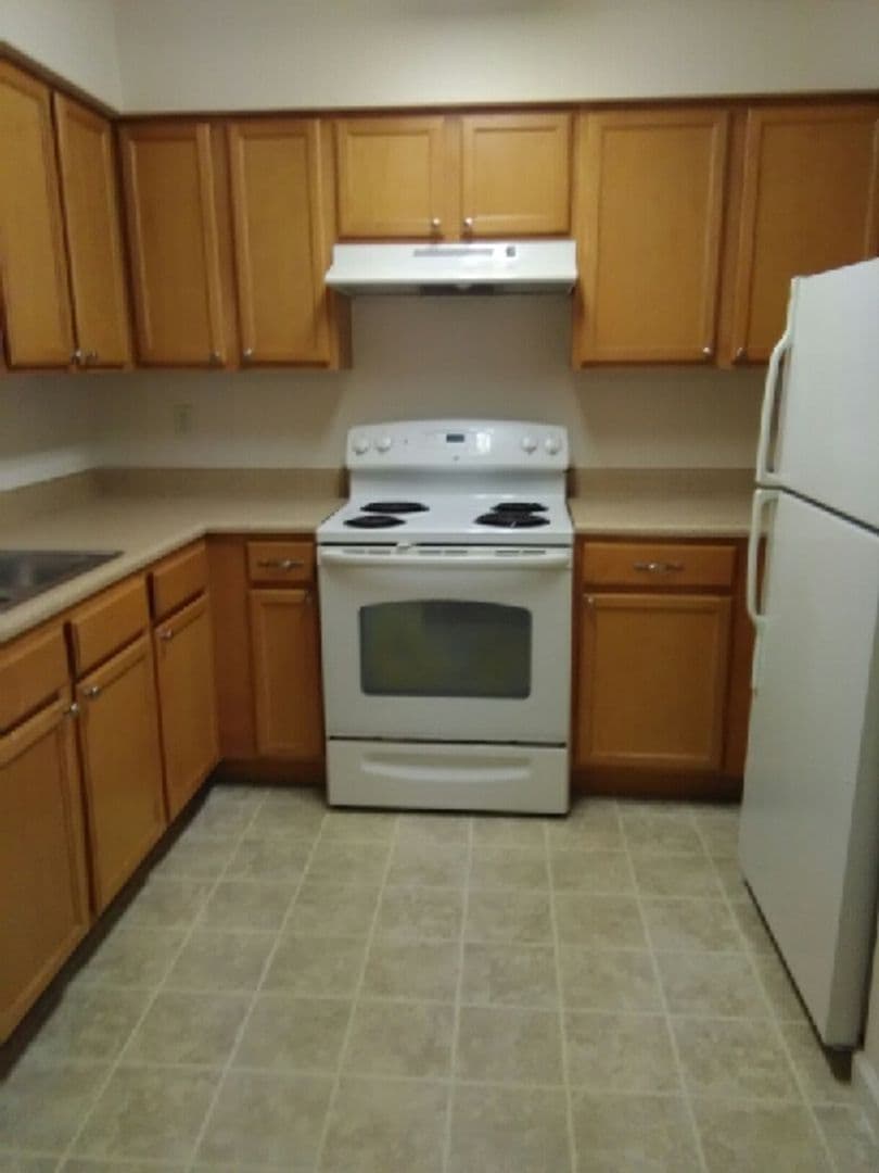 MARTINSVILLE Apartment: 388 COUNTRY VIEW COURT