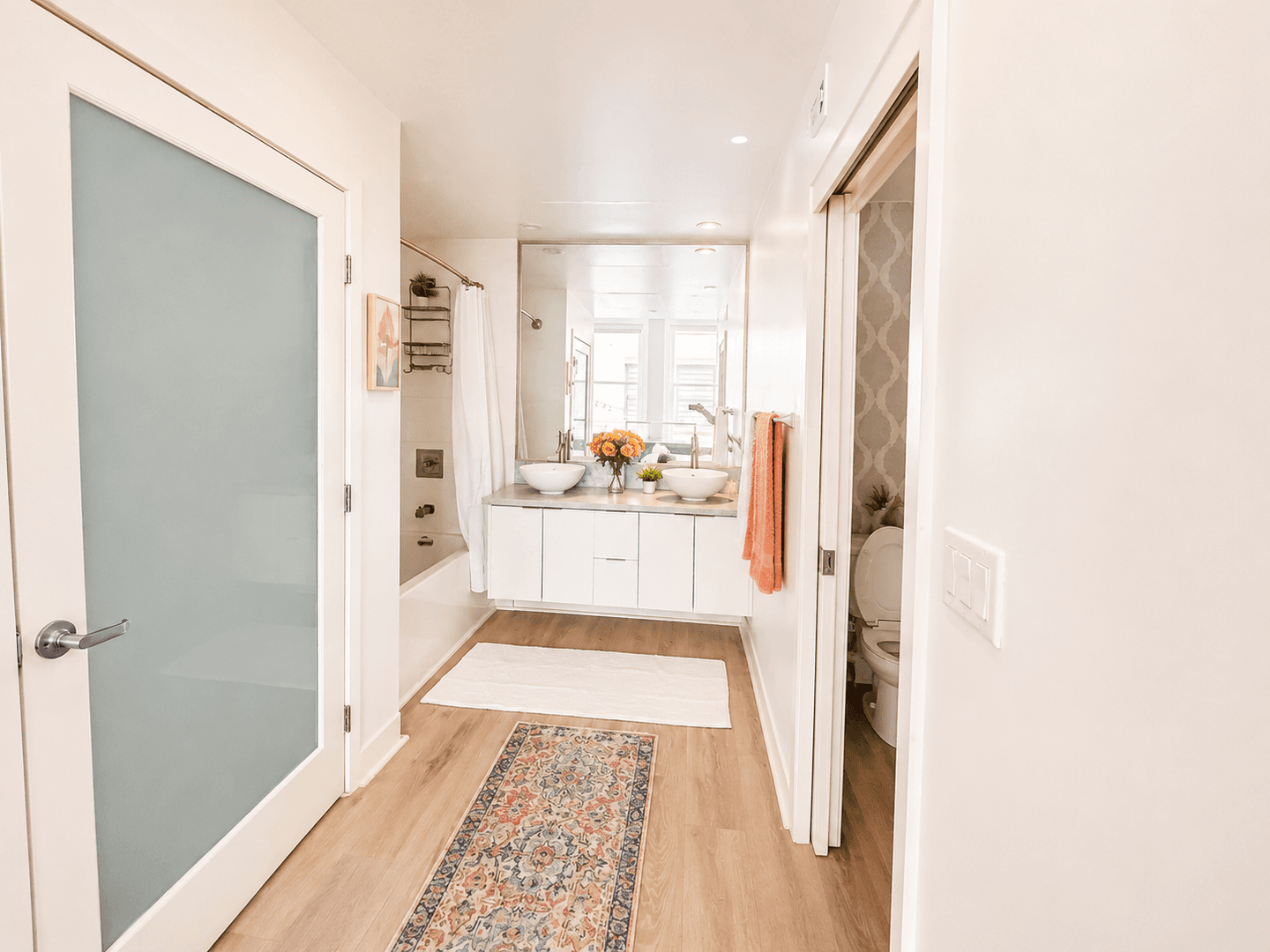 Los Angeles Apartment: 125 West 4th St