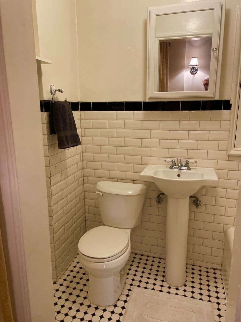 Los Angeles Apartment: 4121 Wilshire Blvd